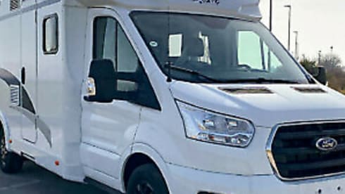 CAMPER – Camper Semintegrale con Letto nautico