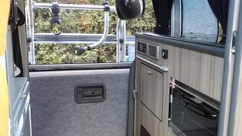 Silver Shadow – 4+ Berth Toyota Hi-Ace