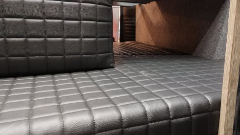 Zoe – Luxury 5 Birth Camper
