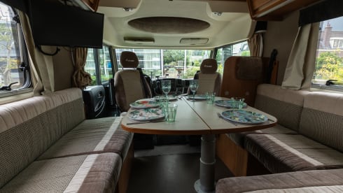 Spacious 6-person family camper