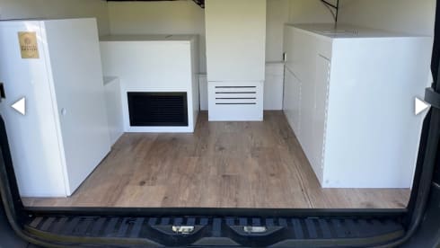 Bussie  – Atmospheric Sprinter bus - off grid