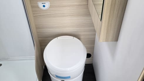 Lottie – 7 berth Sun Living a70dk AUTOMATIC 2021 7 belts