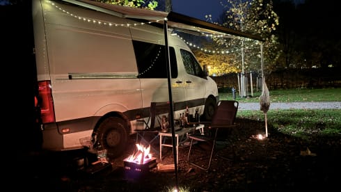 PatHFinder, the Off-Grid Volkswagen Crafter camper from Rotterdam