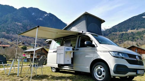VW California Beach - Il furgone ideale completamente attrezzato per 5 persone