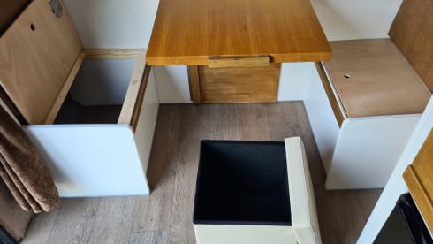 Aarts I – 3-person spacious self-built camper >>> Dog Friendly<<<