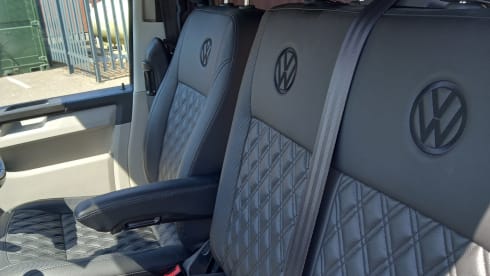 Harvey  – 2 berth VW High-Top LWB Campervan AC