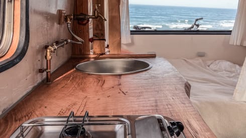 Germaine – Unique Mercedes classic car and off-grid camper