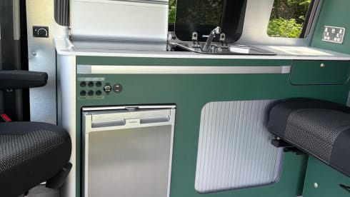 Curly – 4 berth Volkswagen Transporter Campervan from 2022