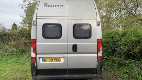 Dreamer – 5 berth Fiat Ducato camper van
