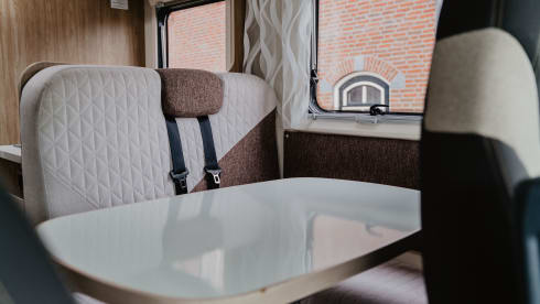 Rimor seal 695-14 – Spacious luxury family camper (14)