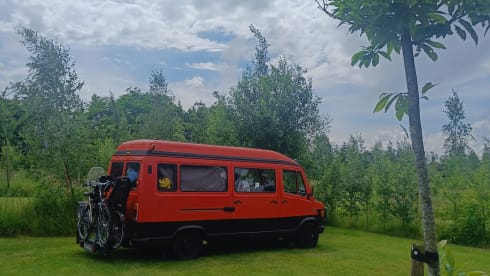 #Brutusss85 – 4p Mercedes-Benz bus from 1985