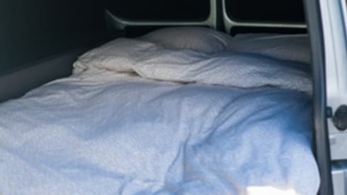 Joshua – 2 berth Volkswagen bus from 2006