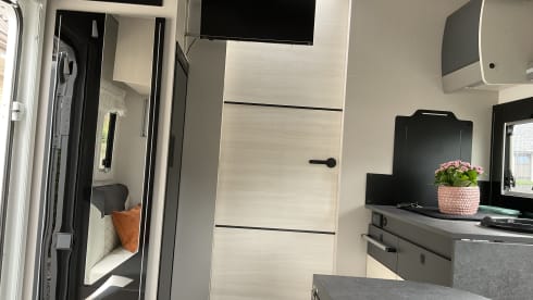 4p Challenger semi-integrated model 2023-limited edition