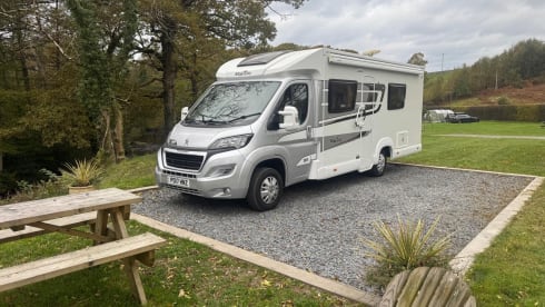 Cezar&Cleo – Eldis Majestic 185 , 4 Berth and 4 belt