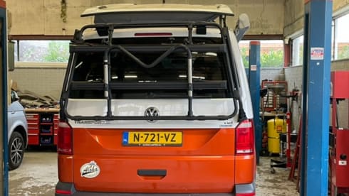Aloha beach camper Orange – VW T6 Automatic