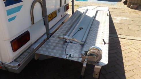 With Mobility Scooter/Scooter carrier and Pop-Up roof tent!