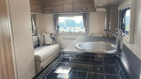 Swift 486 – Swift Edge 486 Black Edition, 6 Berth Motorhome With Bike Rack