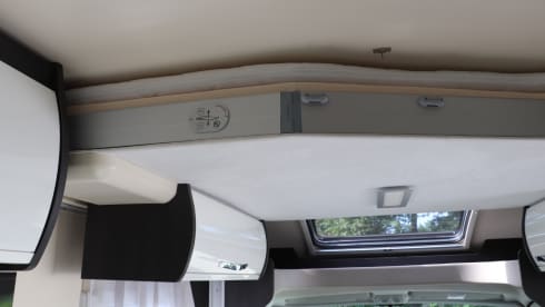 Roadhouse camper naam roadsurfer – 4p Roller Team semi-integrated from 2021