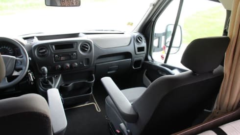 Very spacious and cozy 7-person family camper with air conditioning