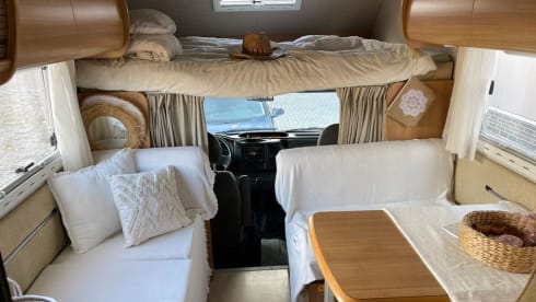 Onze supergezellige camper! – Nice spacious 6 person Ford Rimor 678