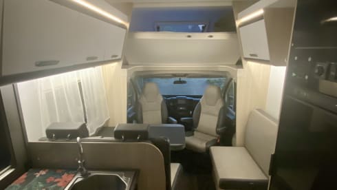 The Beast – Very recent, luxurious 4-person alcove camper