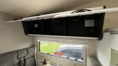 6p McLouis Glamys 320 alkoof bj 2024