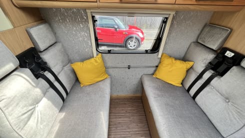 The Adventurer – 6 berth Peugeot AutoQuest 180 
