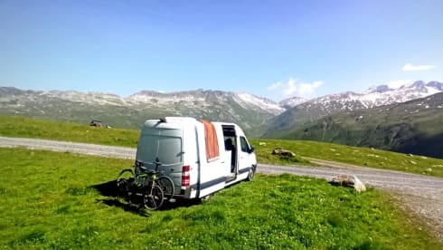 Very complete MB Sprinter 2p off-grid 
