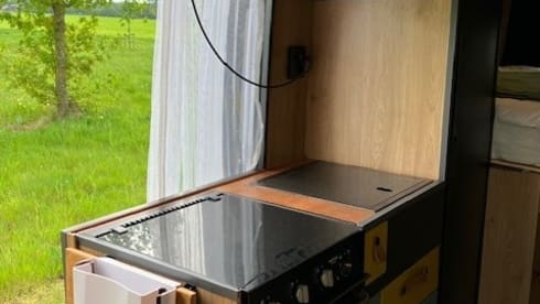 Heunie 1 – Beautiful camper van from 2017 with 2 lengthways beds