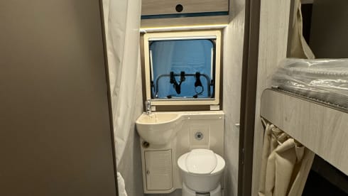 Rimor alcove 7p from 2020, 6 permanent sleeping places