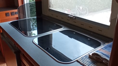 283 – SEA OR MOUNTAIN..LAKE OR CITY OF ART?