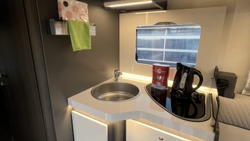 Loft On Wheels 5.0 – Recent automatic camper for 4 people