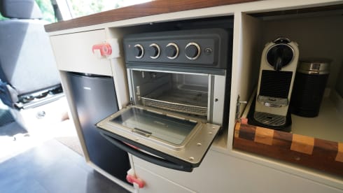 Albatros – De ultieme off-grid buscamper: binnendouche, elektrisch koken en meer
