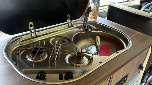 Ned – Gemoderniseerde, stuurbekrachtige, 4-persoons VW T2 met alle extra's