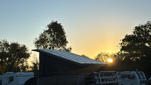 Christian – Volkswagen campervan met 4 slaapplaatsen vanaf 2026