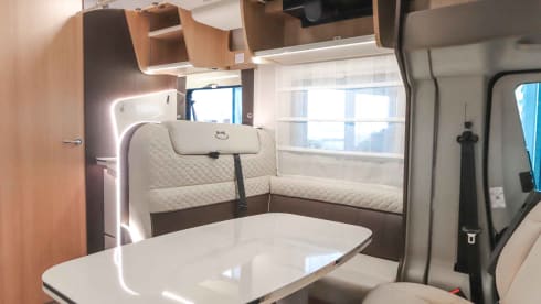 Travel happily with an all-in McLouis - Wifi throughout Europe!