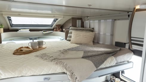 Blair – 2026 New Luxury Roller Team 4 berth off-grid Motorhome