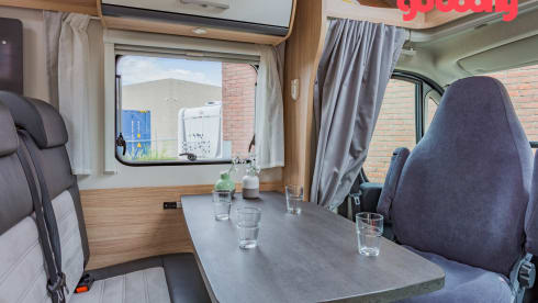 11/20 – 2 berth motorhome with single beds - Automatic