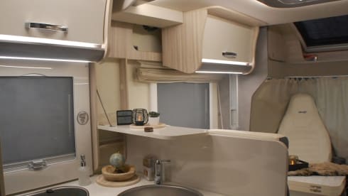 MOOIE CAMPER – > Almost new, Luxury, Complete, Camper for 2-4p