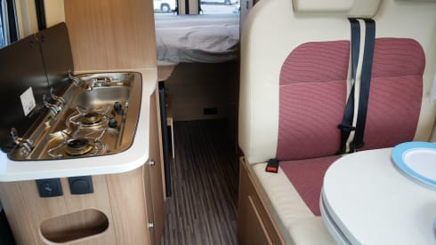 Sun Living Flexo 6.40 , 2 sleeping 4 seats, length beds, air conditioning!!