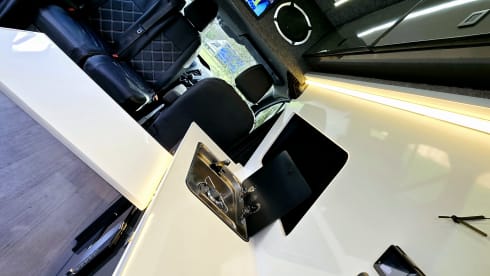 Frank – Ford Campervan mit 2 Schlafplätzen, Baujahr 2015