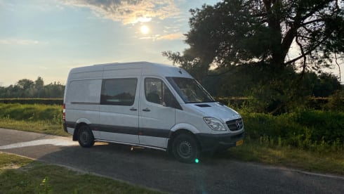 Unique, compact and modern bus camper (self-sufficient)