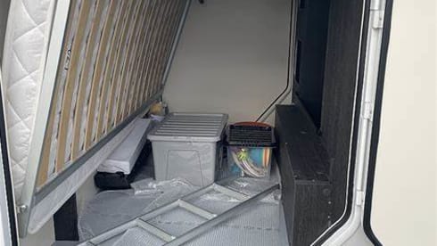 Rollerteam Zefiro 675 6 Berth Luxury Family Motorhome
