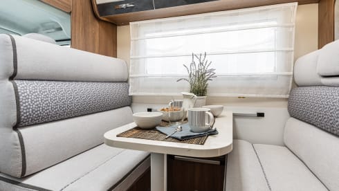 ITA CAMPER – New Overcab Camper - 6 Seats