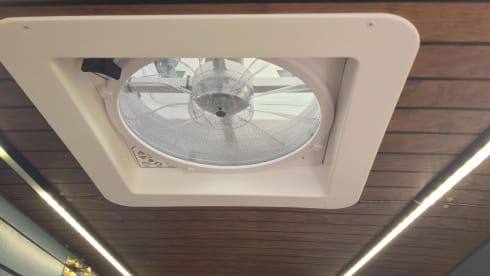 Guinevere – 4 berth Mercedes-Benz bus + Extras