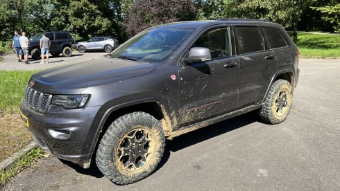 Trailhawk – 2p Other rooftop from 2018