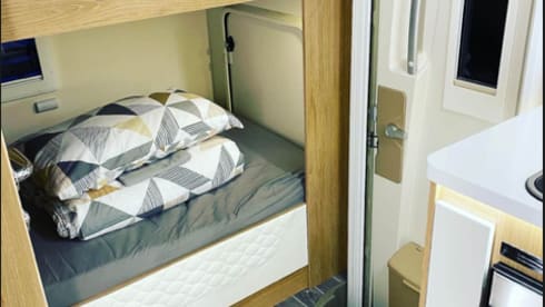 Pioneer – Pioneer - 5 Berth Motorhome 