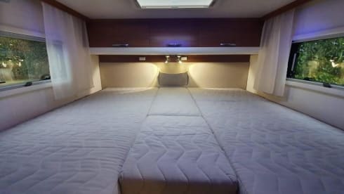 Spacious and luxurious 5 person camper Adria Matrix