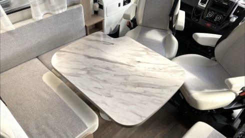 Goldie – 5 berth Carado integrated from 2018