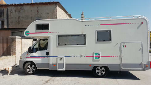 Jhonny Lucky - The lucky camper!